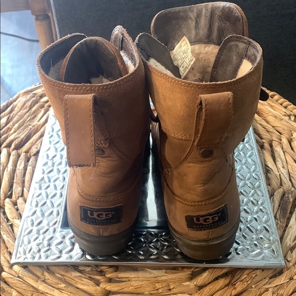 UGG azaria Duck boot authentic - Picture 2 of 5